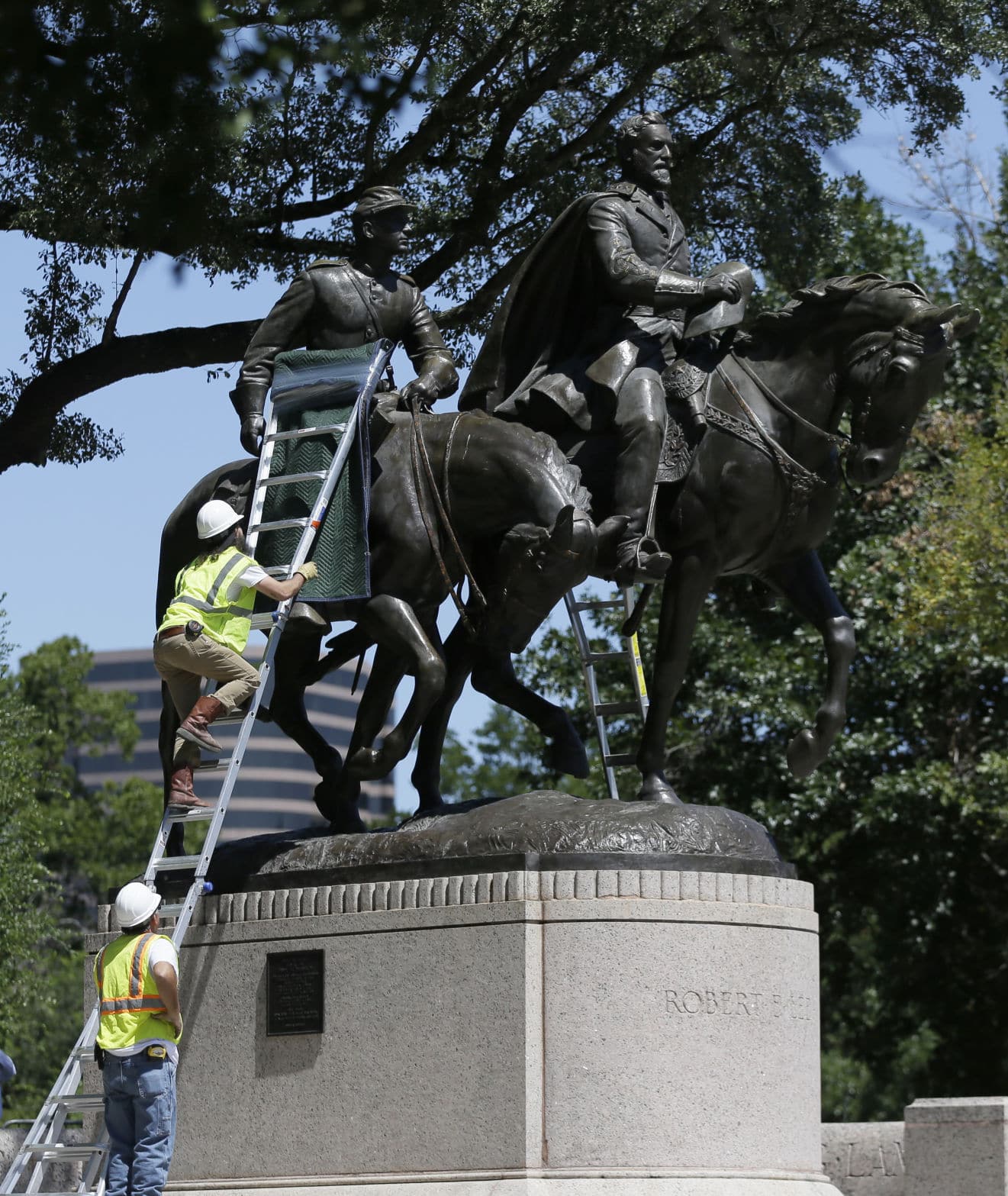 Push to remove Confederate statues stalls in rural America Fort Worth Business Press
