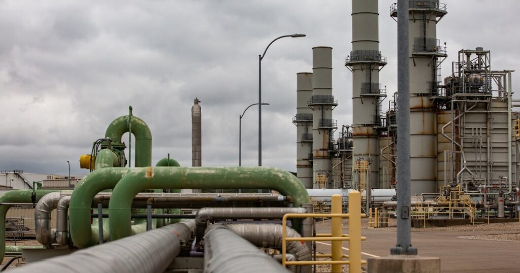 Texas pipeline company walks back threat to cut off gas to power plants