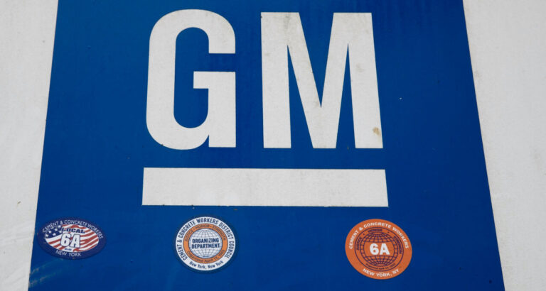 Auto Workers approve new contract with General Motors