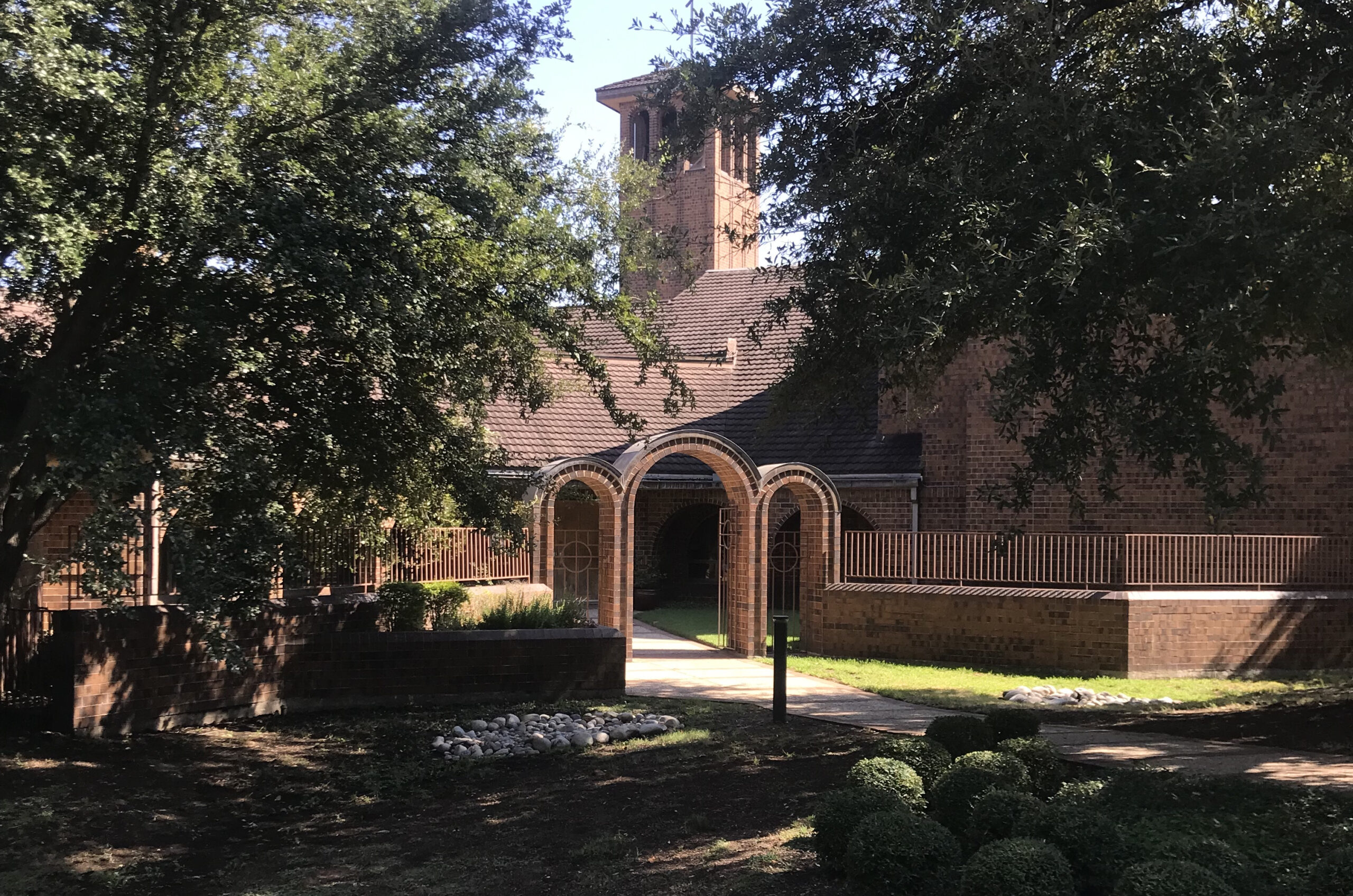 New chapter in Carmelites' battle with bishop: Nuns welcome visitors to monastery - Vimarsana News