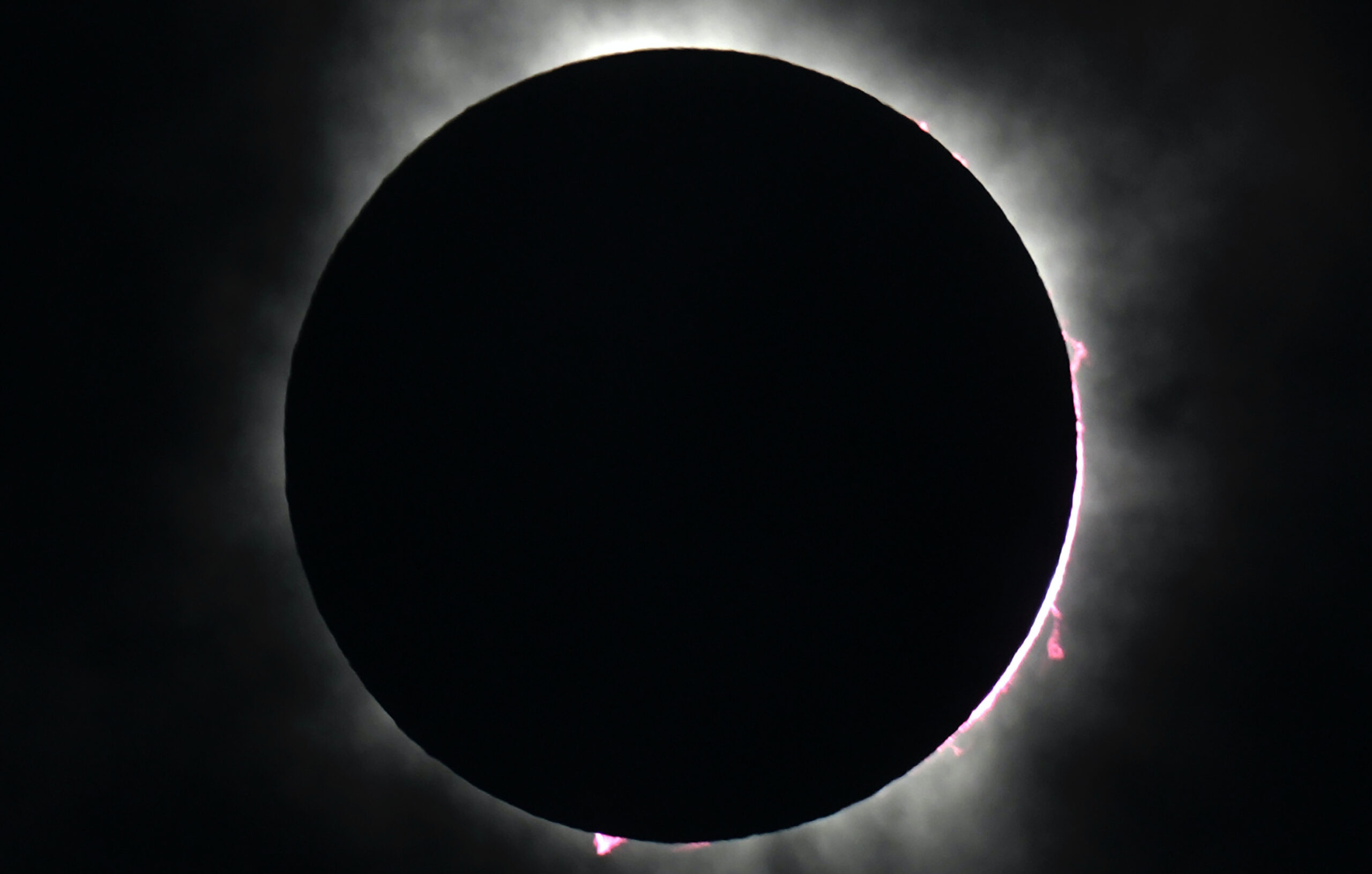 Clouds part, eclipse visible in North Texas and beyond - Vimarsana News